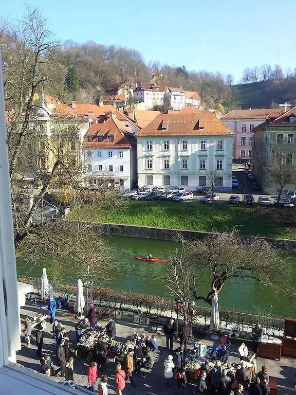 Studio Ian 1 Ljubljana 0*,  Slovenia
